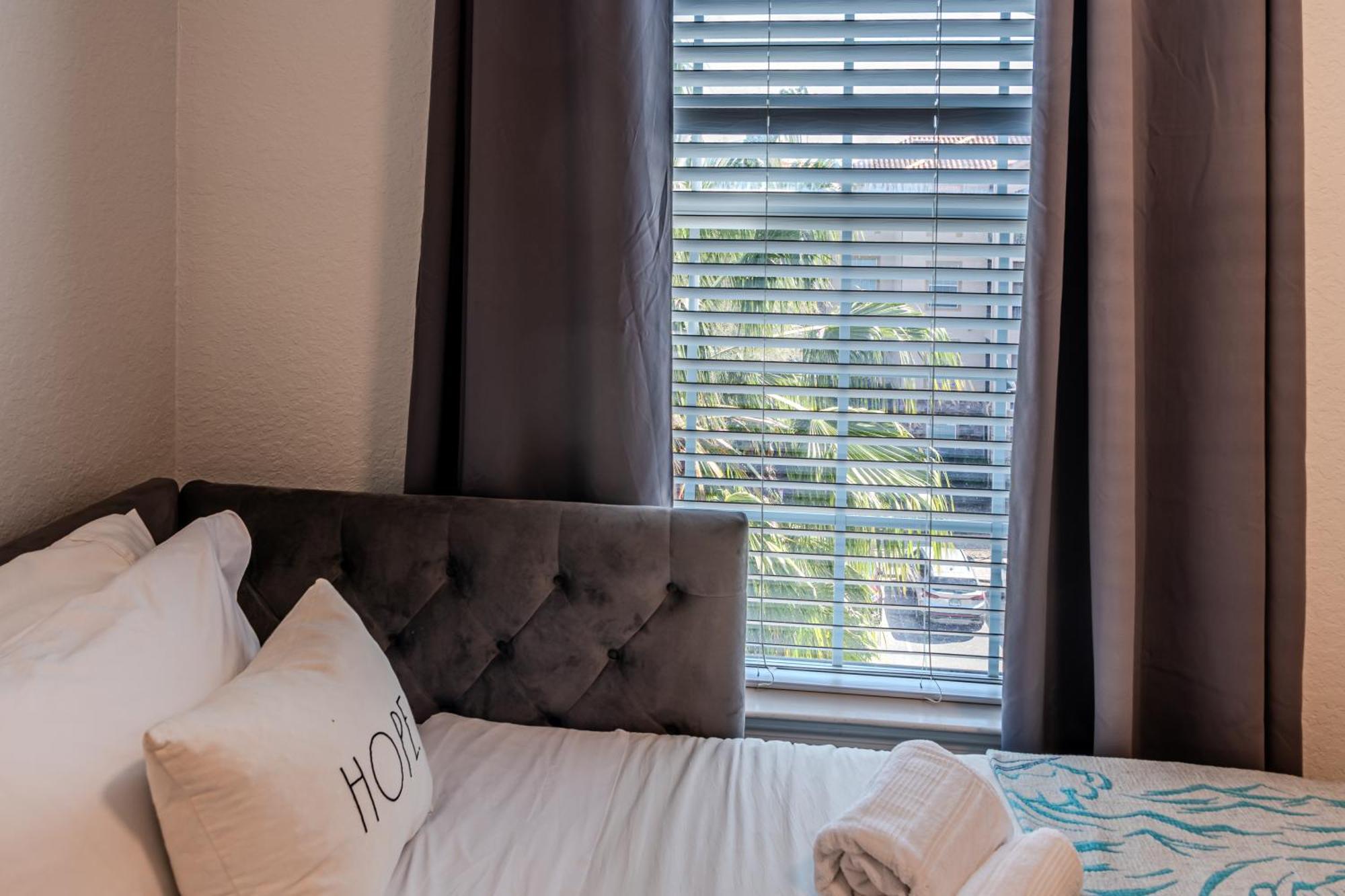 Apartment 3 Bedroom In Tuscana Resort , 15" From Disney Киссимми Экстерьер фото
